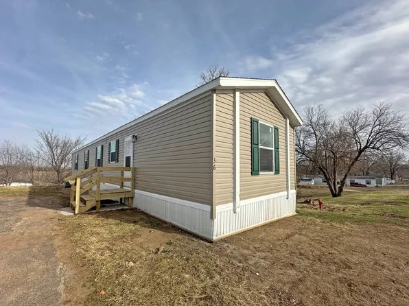 613 Polk St #36, De Soto, IA 50069