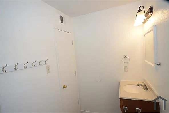 319 San Jose Ave SE #1 — Photo 7