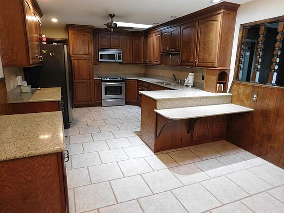 5th image of 1602 W Avenue C