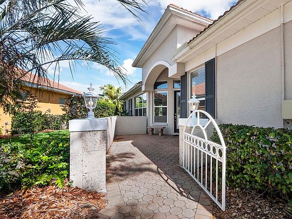 3rd image of 5090 Hanging Moss Ln