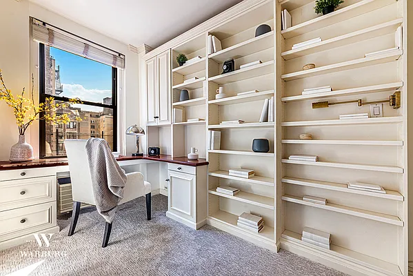 Sold by Warburg | media 7