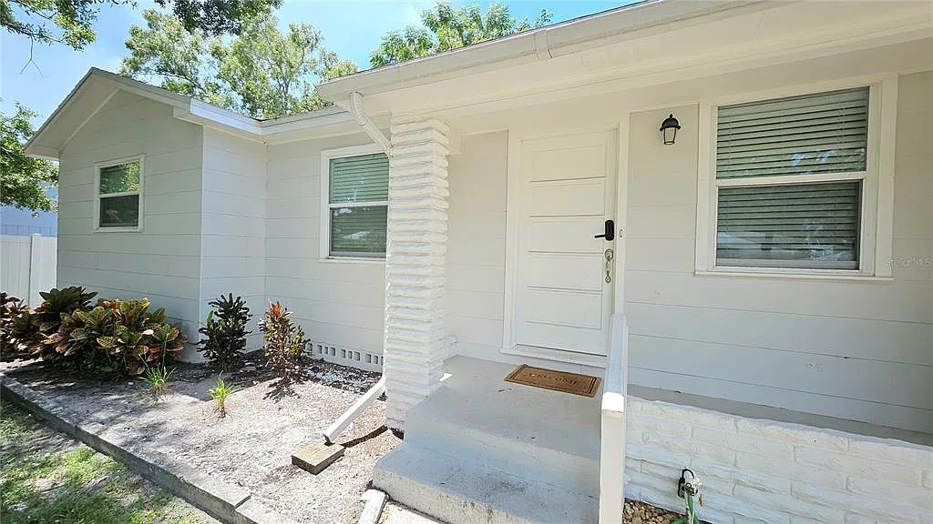 3 bed, 1.0 bath, 997 sqft, $2,500 — Photo 3