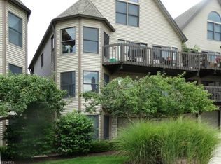 23004 Roberts Run #94, Bay Village, OH 44140