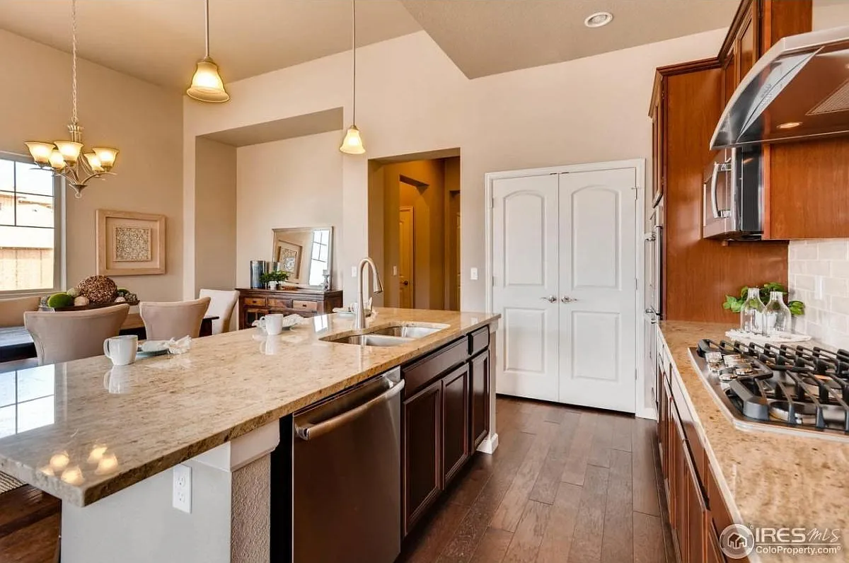 3 bed, 2500 sqft, $3,750 — Photo 2