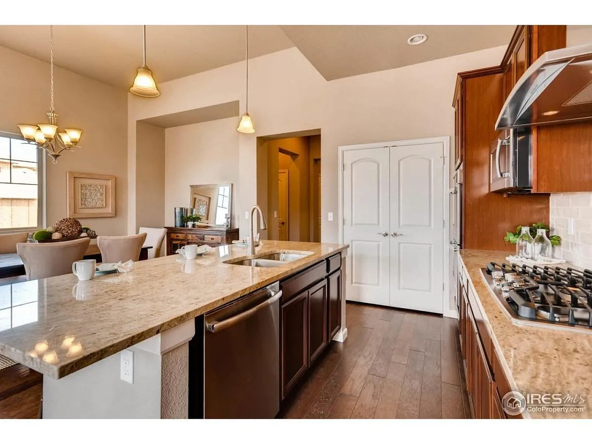 Kitchen & Dining - 1401 Skyline Dr