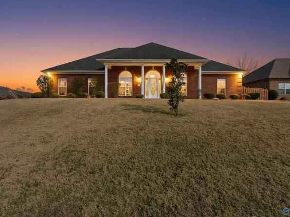 107 Cherry Ridge Dr, New Market, AL 35761