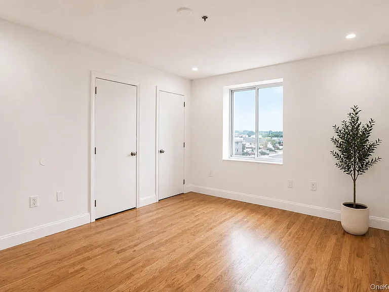 10 Franklin Blvd #412 — Photo 5