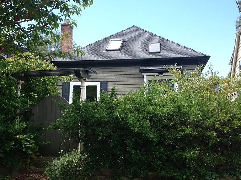 1911 11th Ave E — Photo 1