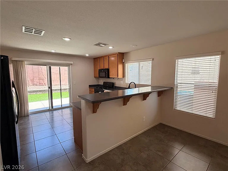 469 Royal Bridge Dr — Photo 4