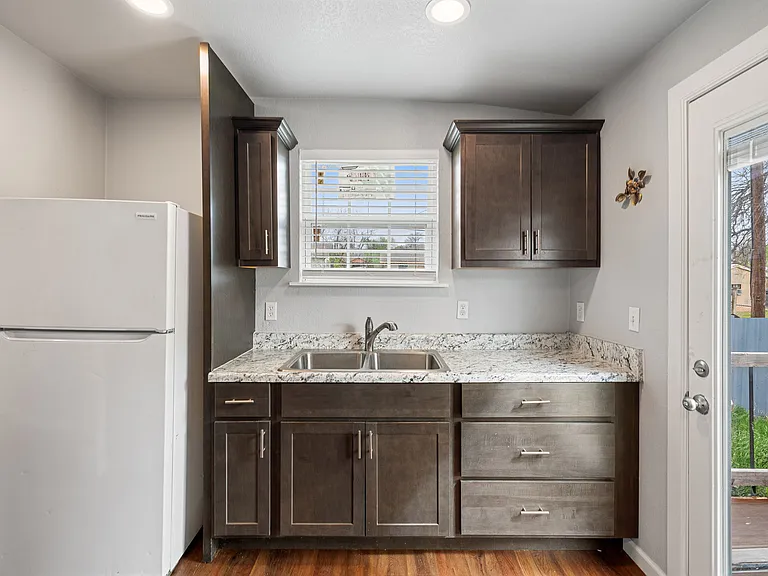 4012 S Hudson Ave — Photo 11