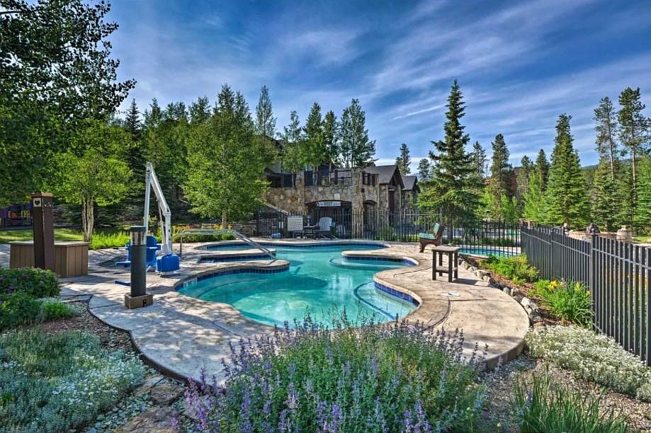 Heated Hot Tub 1 of 4
