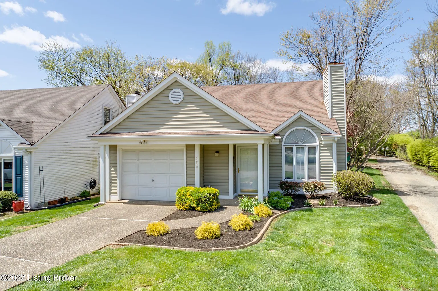 4230 Bay Pointe Dr photo 1