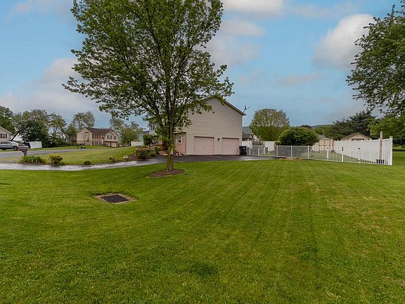 3rd image of 226 Meadow Ln