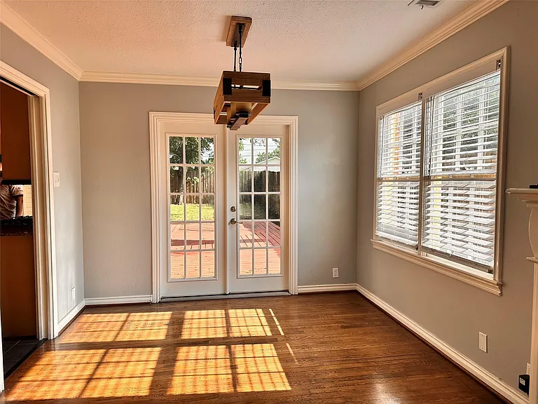 2222 Carnes St — Photo 28