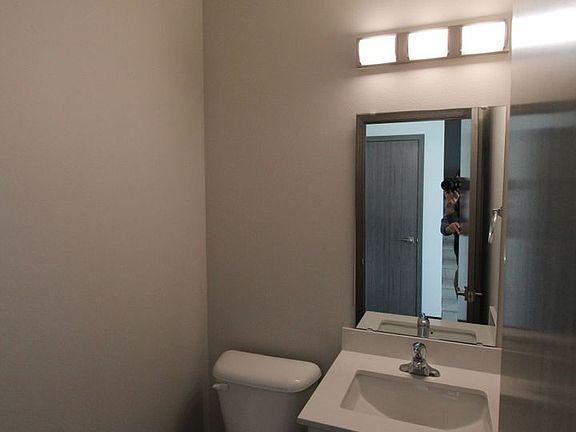 2nd image of 939-941 Greenfield Dr