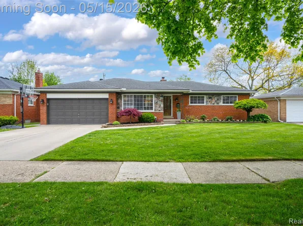 20500 Erben St, Saint Clair Shores, MI 48081