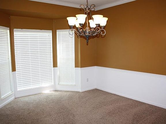 4th image of 702 Glencrest Ln