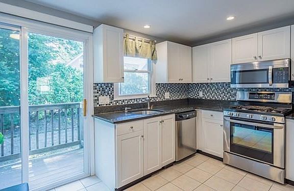 2nd image of 419 Chelmsford St #3