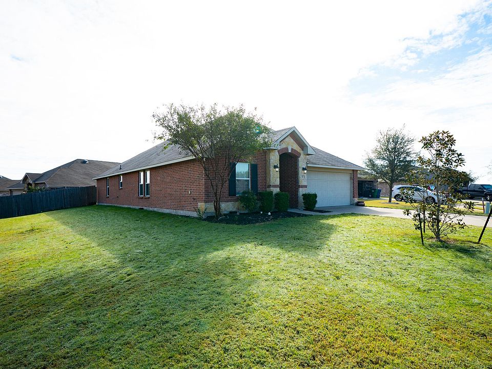 1st image of 27 Daisy Dr