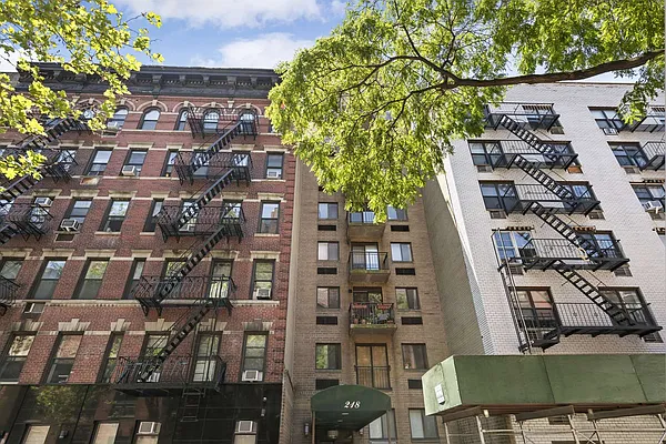 Sold by Compass | media 9