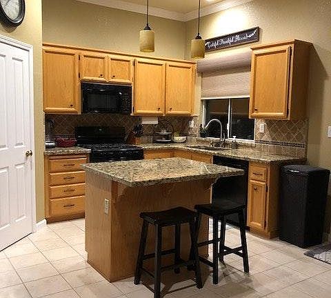 4th image of 2330 Holly Ct