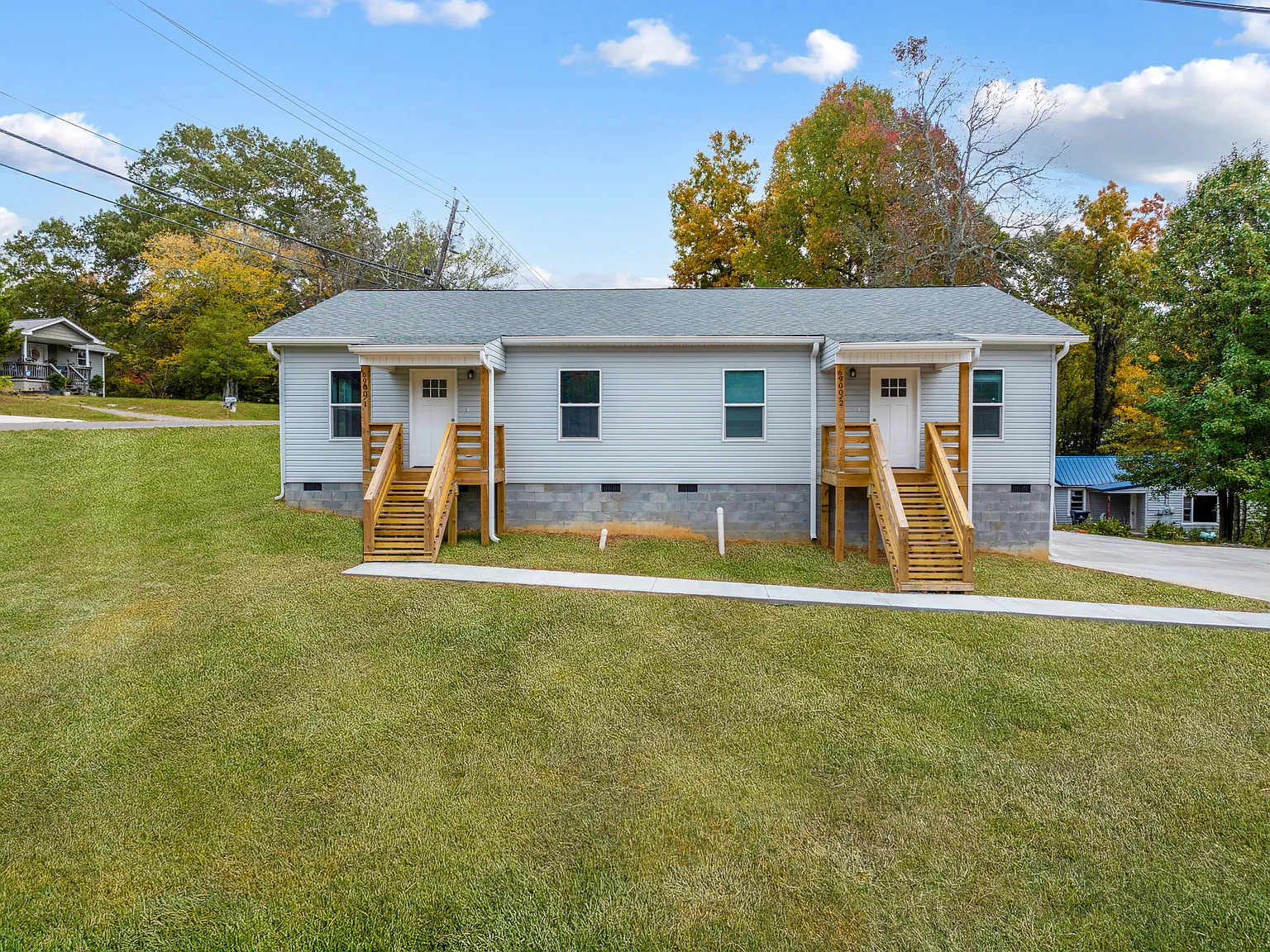 6900 Seaver Dr — Photo 1