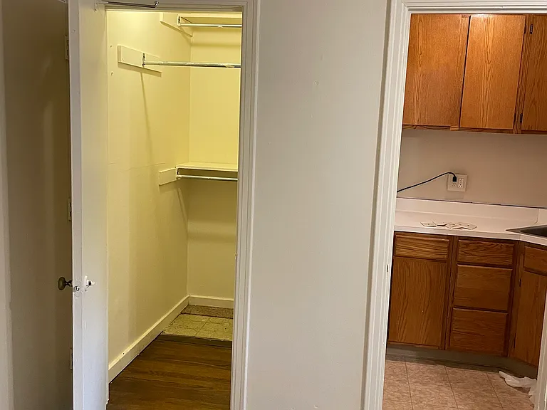 809 College St #22 — Photo 5