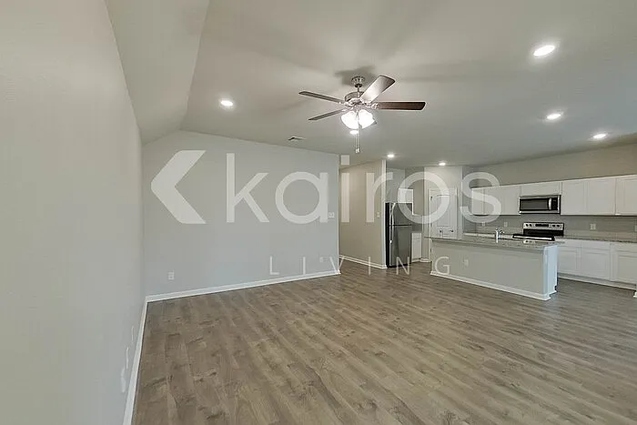 124 Yardley Ct — Photo 5