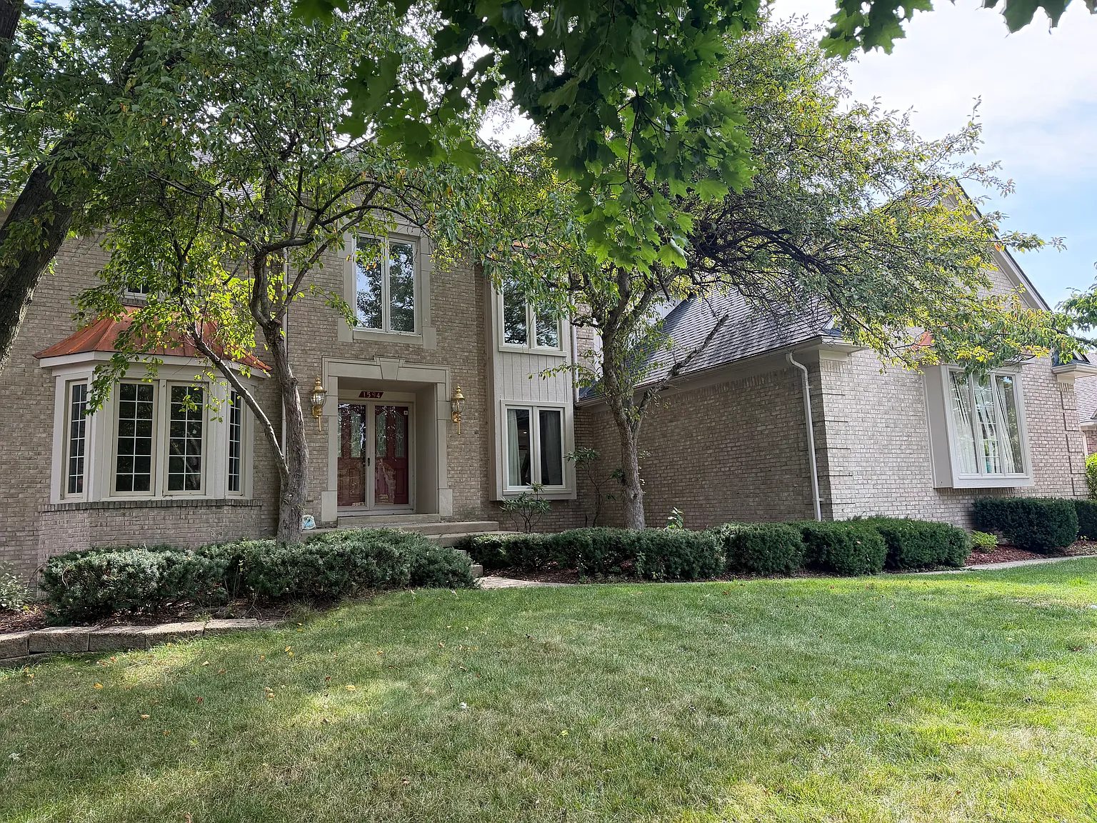5 bed, 3.5 bath, 3827 sqft, $4,350 — Photo 2