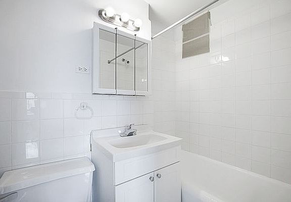 3rd image of 160 W 71st St APT 16F