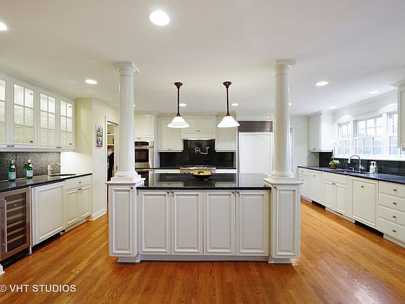 3rd image of 3722 Russett Ln