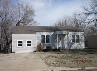 209 E Douglas Dr, Midwest City, OK 73110