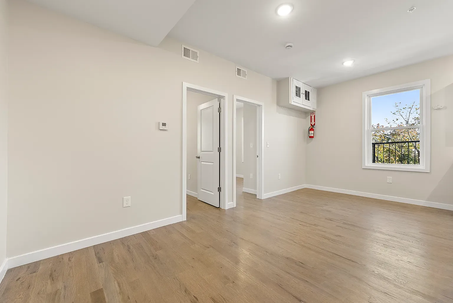 2 bed, 800 sqft, $1,949 — Photo 2
