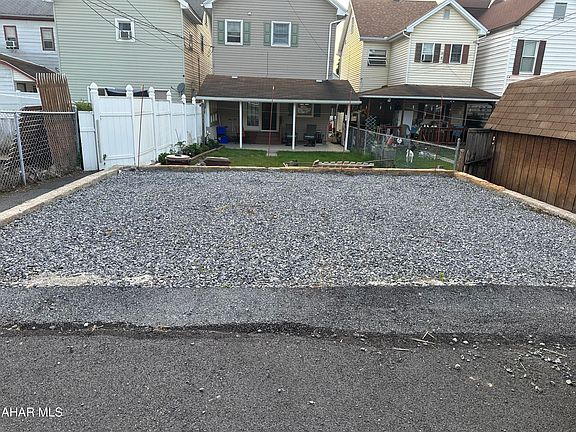 5th image of 217 4th Ave