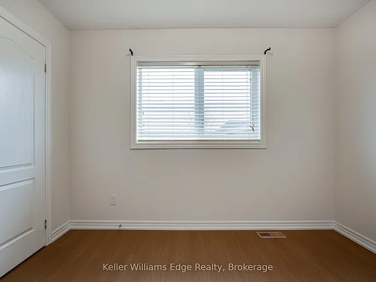 93 Glendarling Cres — Photo 36