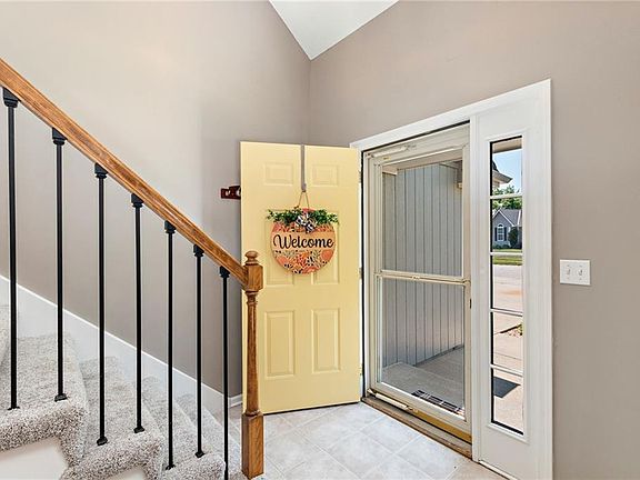 3rd image of 559 Hawthorne Dr