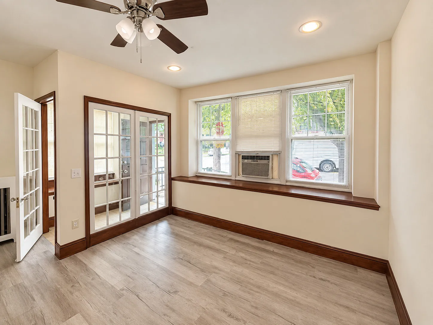 Renovated First-Floor Apartment with Natural Light — Photo 2