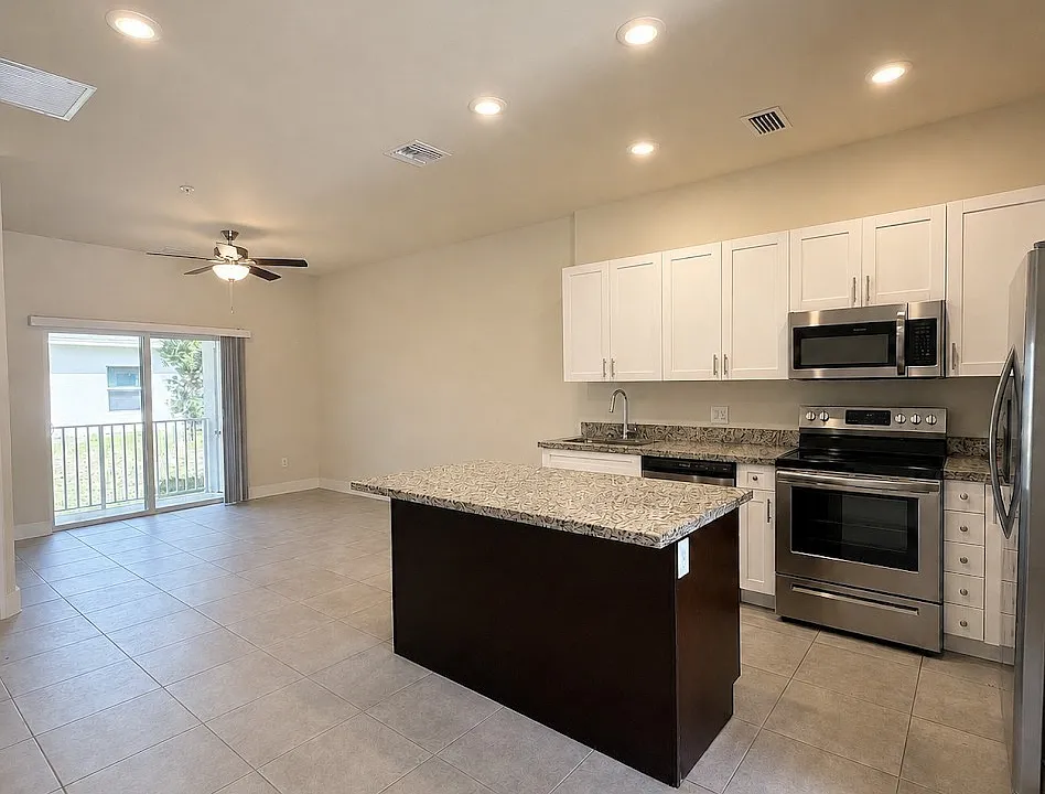 3313 SW 8th Pl #107