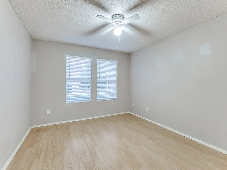 541 Hertford St — Photo 10
