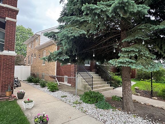 3rd image of 4041 N Leclaire Ave