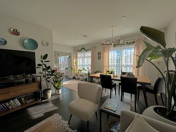 3rd image of 999 Hancock St Unit 201