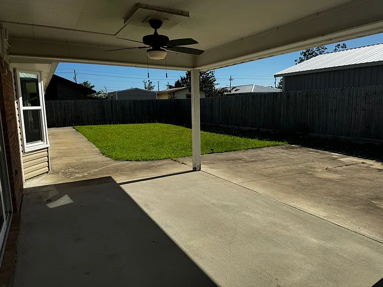 907 Lee Ct — Photo 17