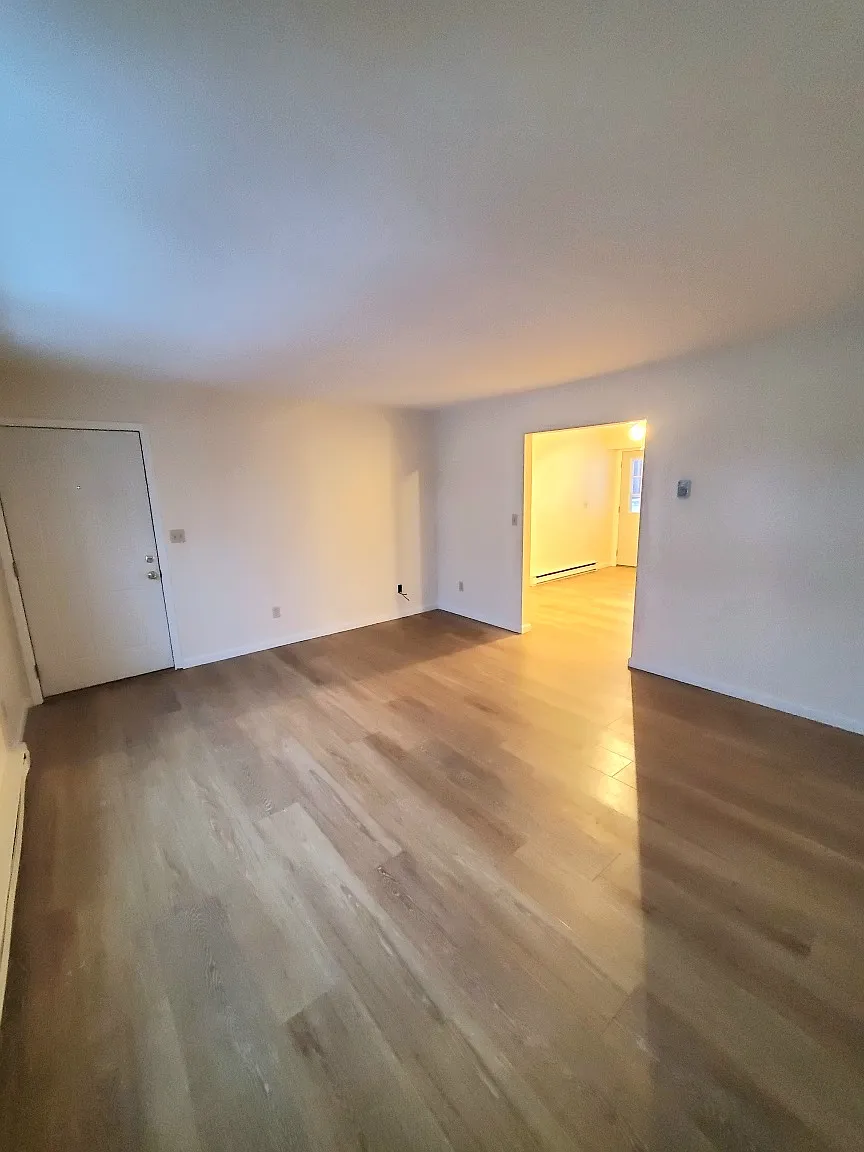 Fairview Ave — Photo 2