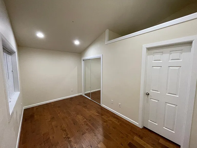 5790 Roosevelt Way NE — Photo 15