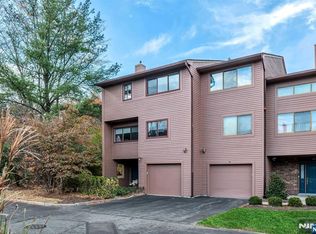 21 Berkeley Ct, Township Of Washington, NJ 07676