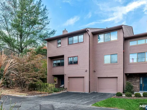 21 Berkeley Ct, Township Of Washington, NJ 07676