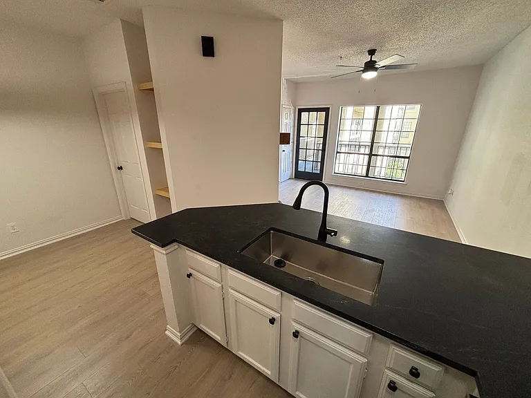 4800 W Lovers Ln #212 — Photo 9