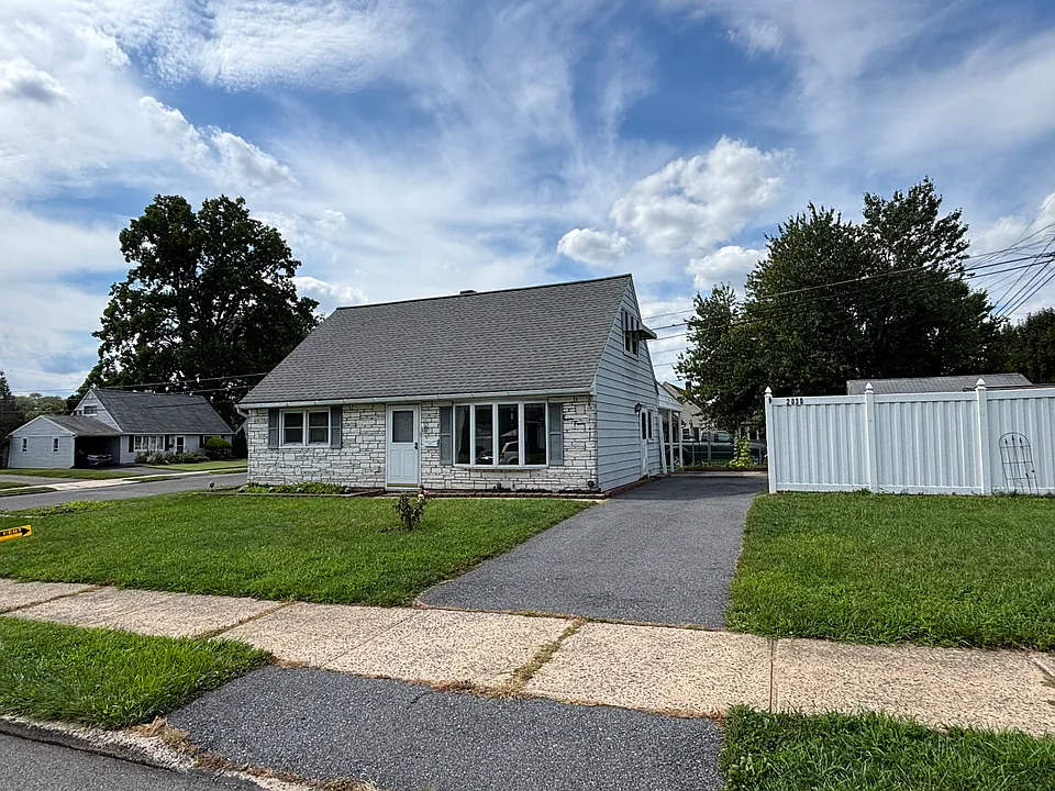 2030 Eastman Ave