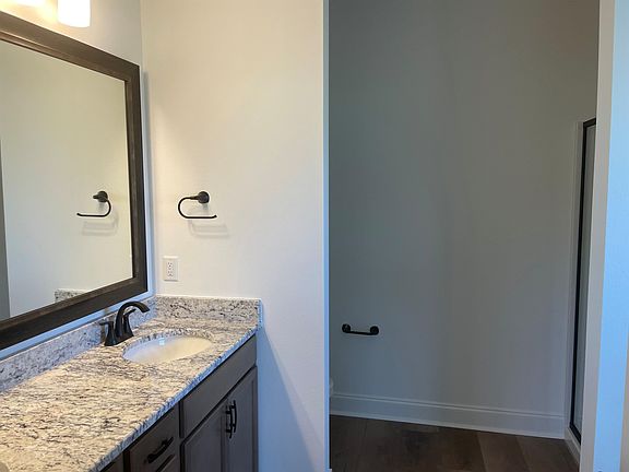 5th image of 298 Sophie Dr