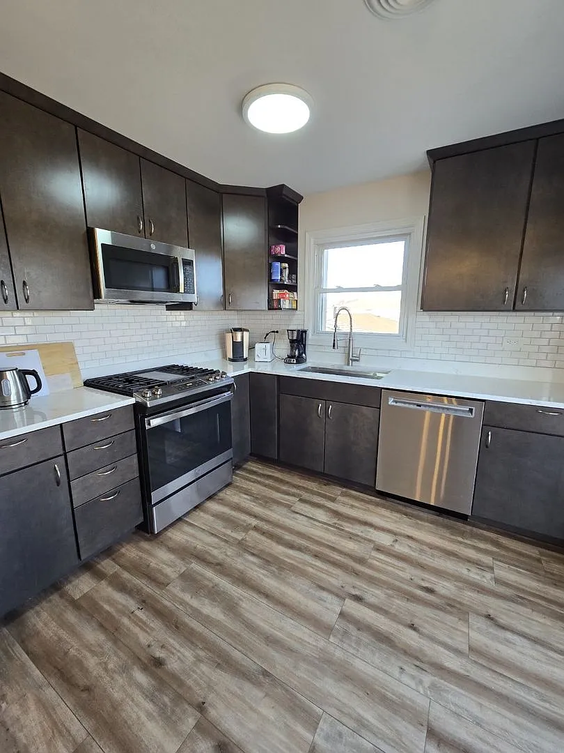 2 bed, 800 sqft, $2,100 — Photo 4